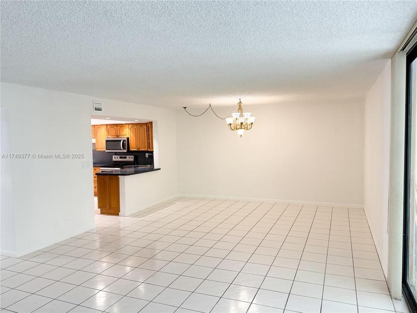 Picture of 400 Commodore Dr # 309, Plantation FL 33325