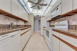 Picture of 1470 Sheridan St # 18C, Hollywood, FL 33020