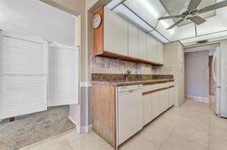 Picture of 1470 Sheridan St # 18C, Hollywood, FL 33020