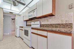 Picture of 1470 Sheridan St # 18C, Hollywood, FL 33020