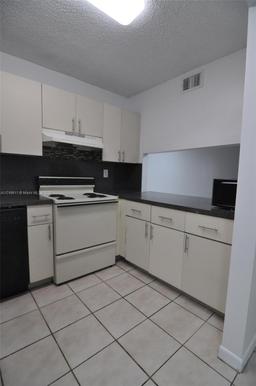 Picture of 2740 W 76Th St # 206, Hialeah, FL 33016
