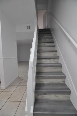 Picture of 2740 W 76Th St # 206, Hialeah, FL 33016