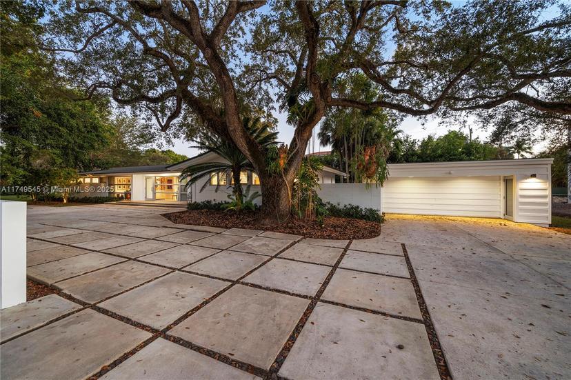 Picture of 4950 SW 82Nd St, Miami FL 33143