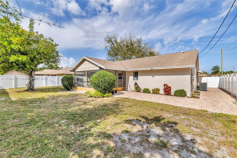Picture of 981 Wynndale Way, Lantana FL 33462