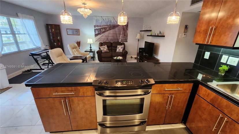Picture of 2009 Ventnor G # 2009, Deerfield Beach FL 33442