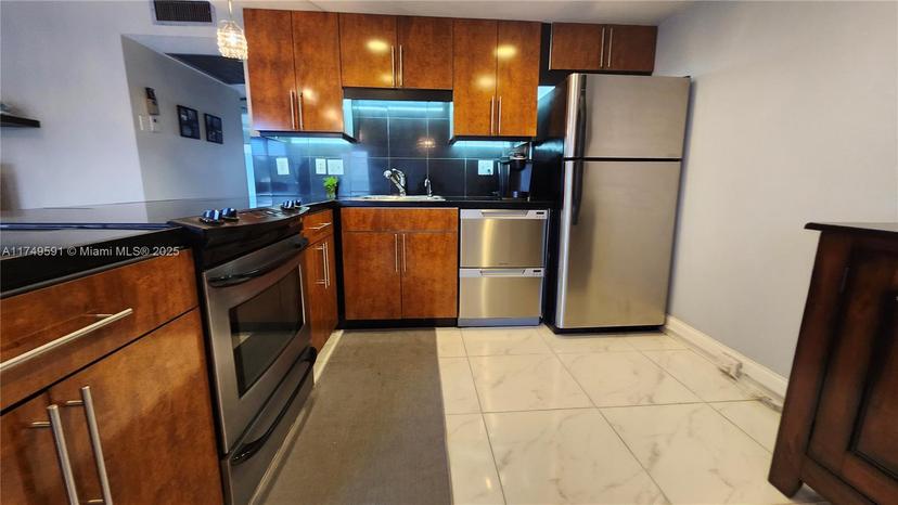 Picture of 2009 Ventnor G # 2009, Deerfield Beach FL 33442