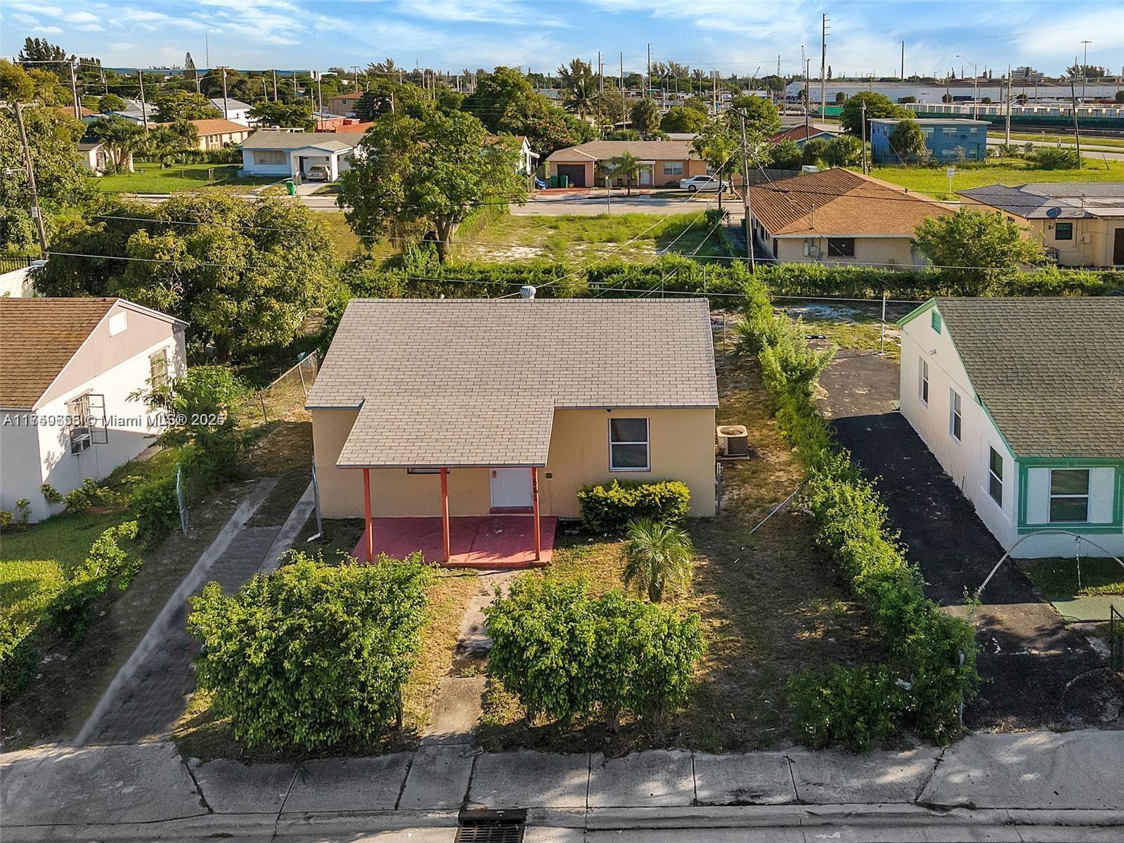 Picture of 562 W 4Th St, Riviera Beach, FL 33404
