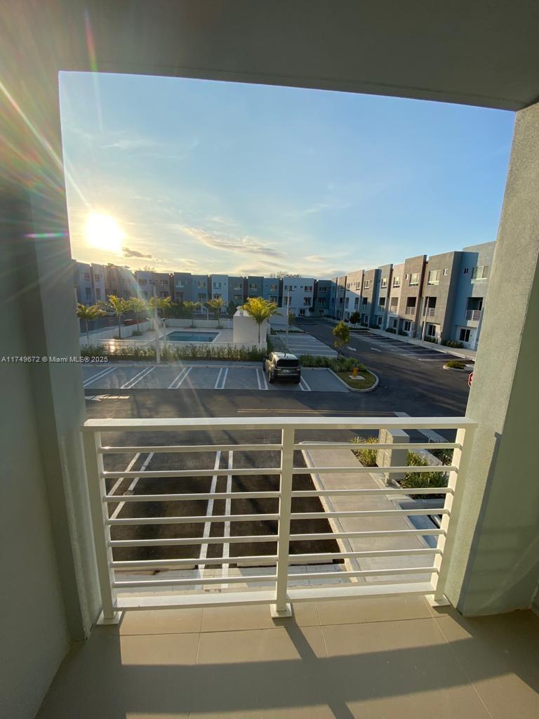 Picture of 2561 NE 193Rd St # 1202, Miami FL 33180