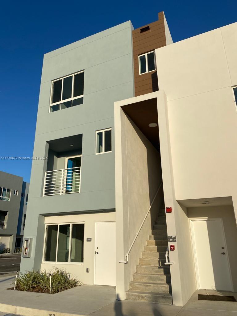 Picture of 2561 NE 193Rd St # 1202, Miami FL 33180