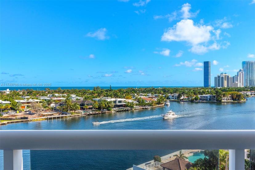 Picture of 20515 E Country Club Dr # 947, Aventura FL 33180