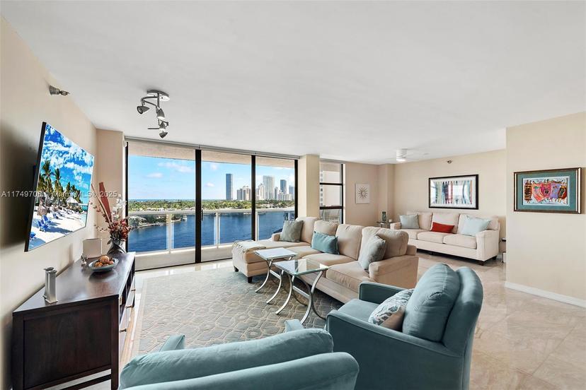 Picture of 20515 E Country Club Dr # 947, Aventura FL 33180
