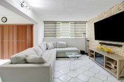 Picture of 8897 Fontainebleau Blvd # 403, Miami, FL 33172
