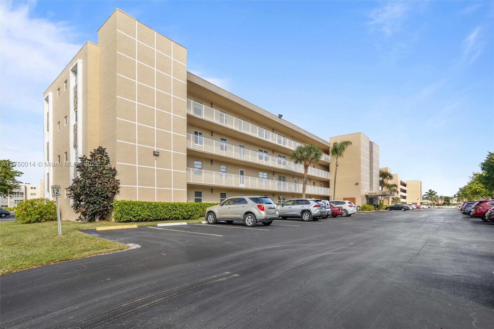 Picture of 415 SE 11Th Ter # 301, Dania Beach, FL 33004