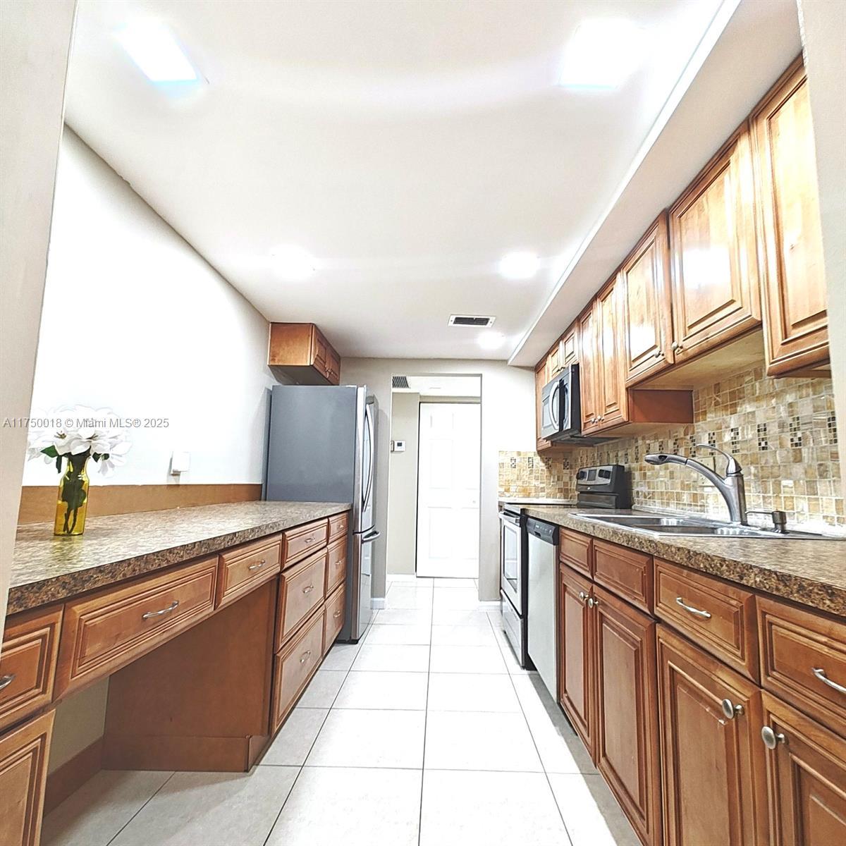 Picture of 7051 Environ Blvd # 433, Lauderhill, FL 33319