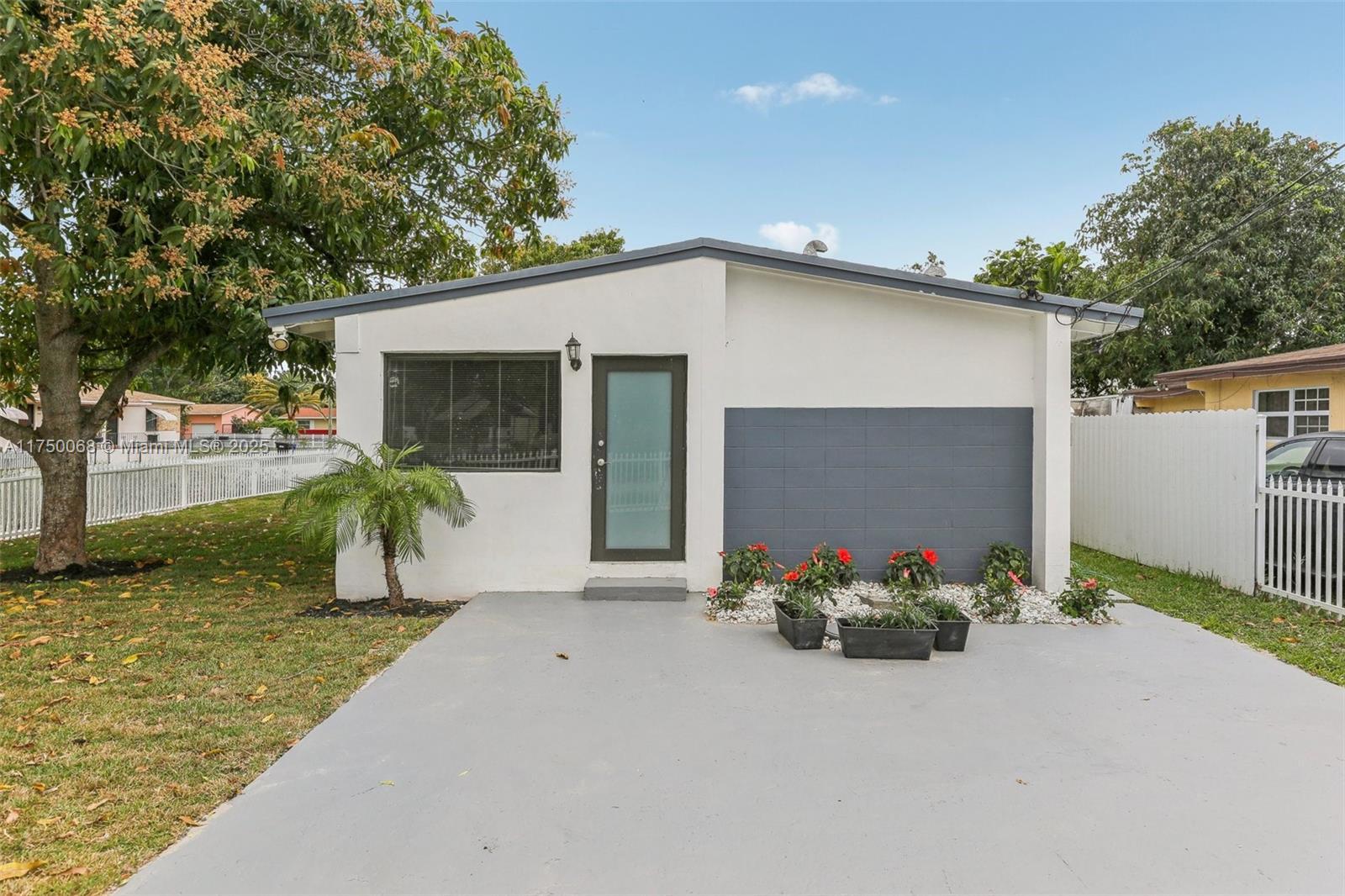 Picture of 290 NE 171St Ter, North Miami Beach, FL 33162