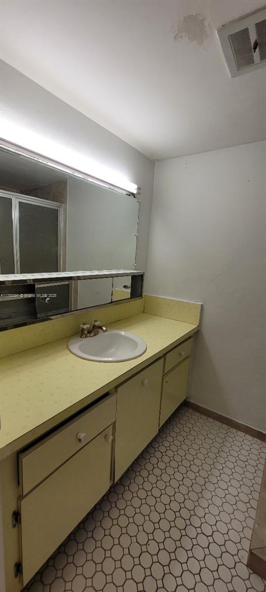 Picture of 1450 NE 191St St # 205, Miami FL 33179