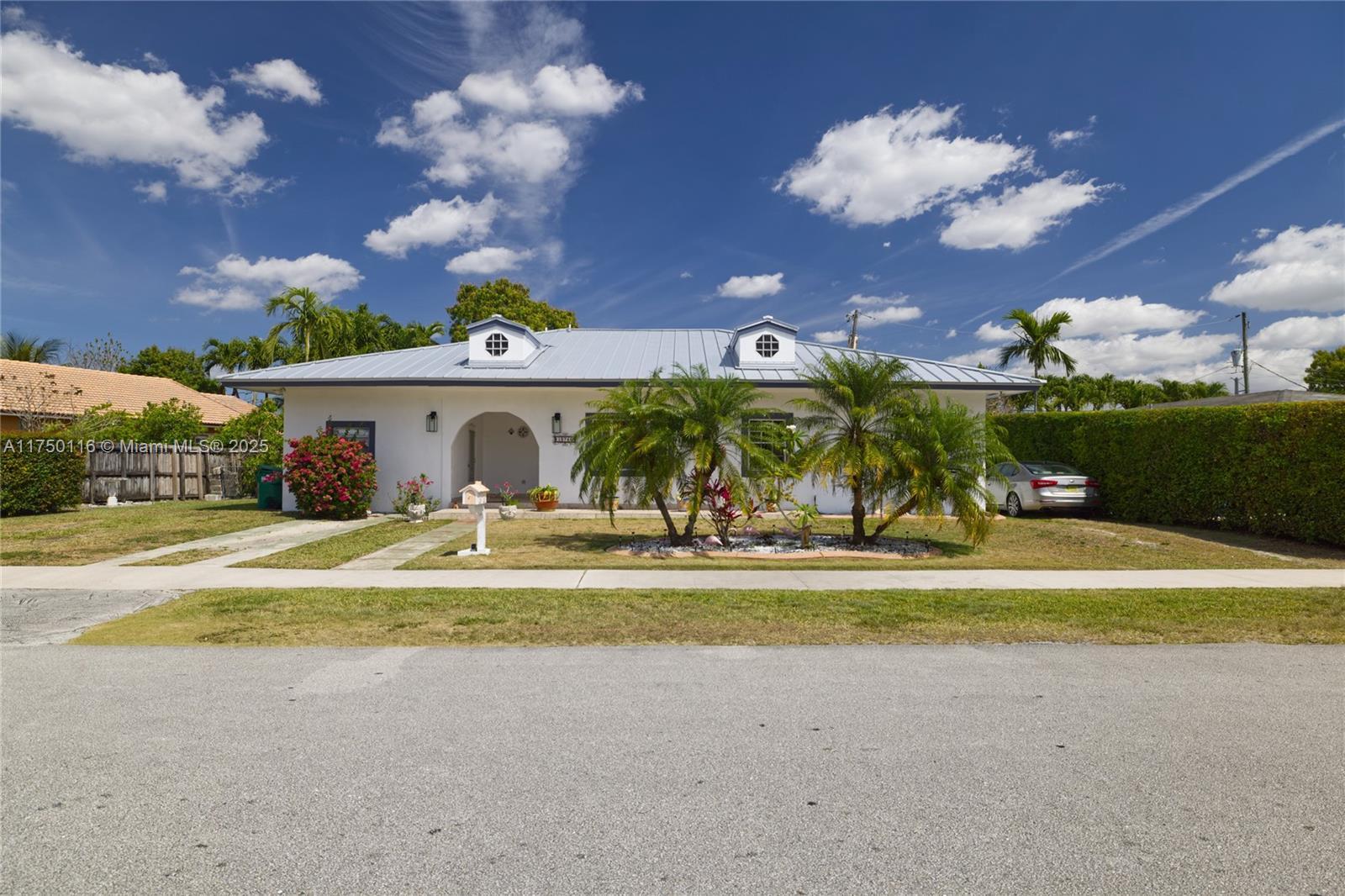 Picture of 10745 Westwood Lake Dr, Miami, FL 33165