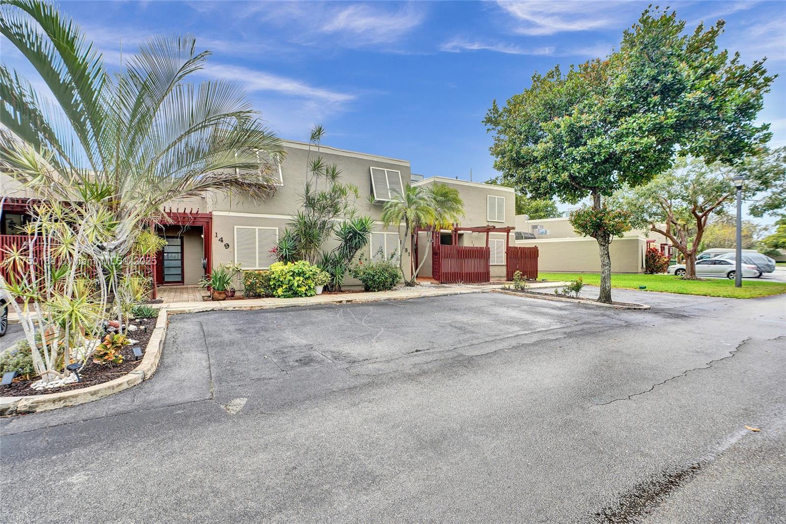 Picture of 1491 W Fairway Rd # 1491, Pembroke Pines, FL 33026