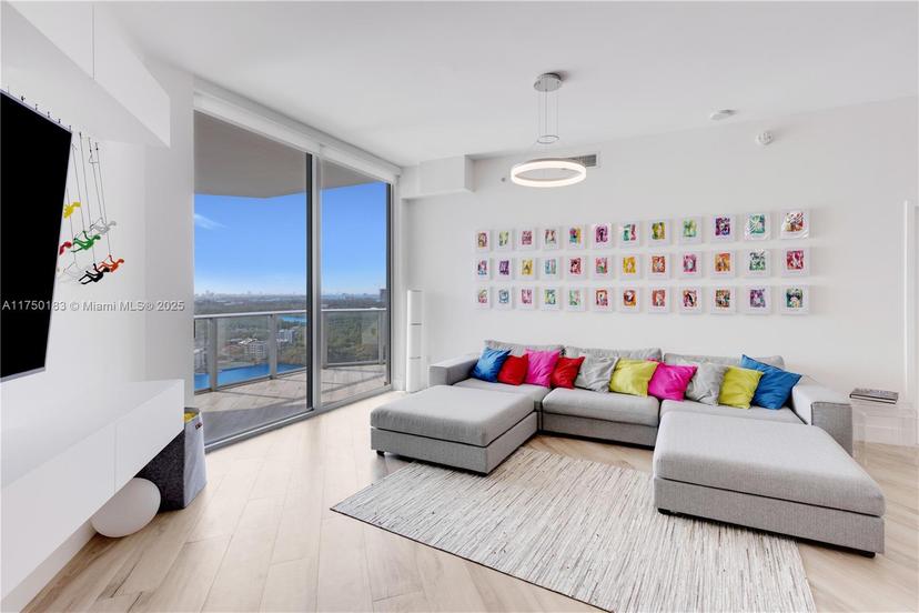 Picture of 17111 Biscayne Blvd, North Miami Beach FL 33160