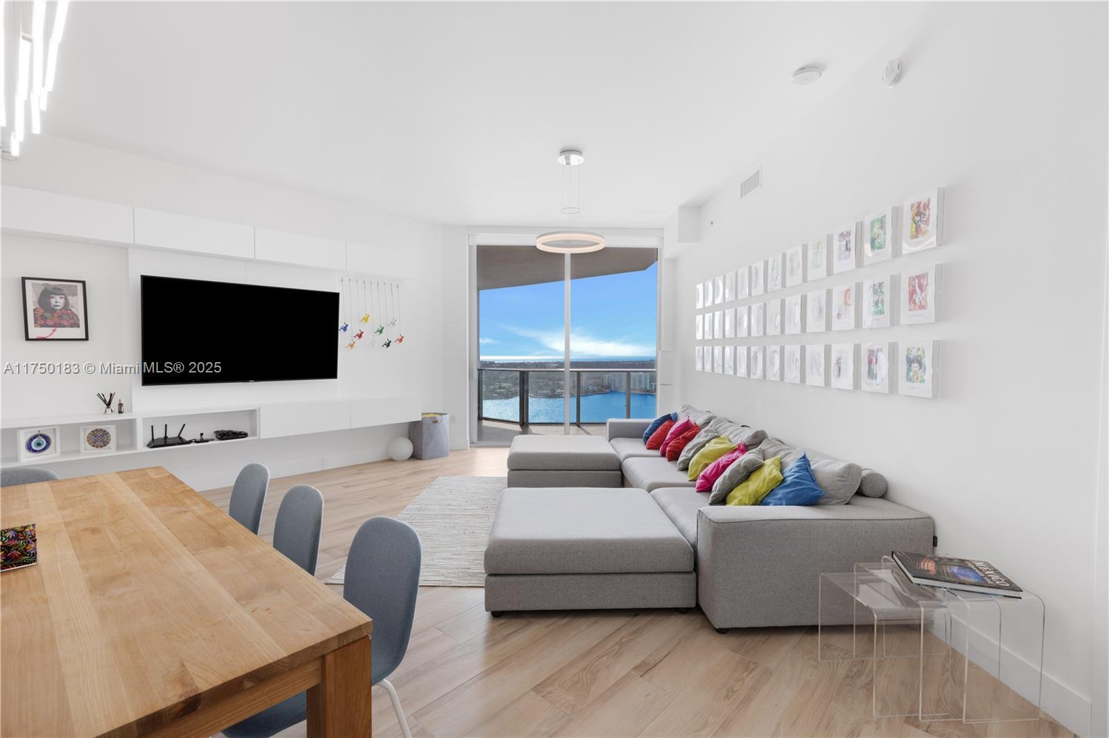 Picture of 17111 Biscayne Blvd, North Miami Beach, FL 33160