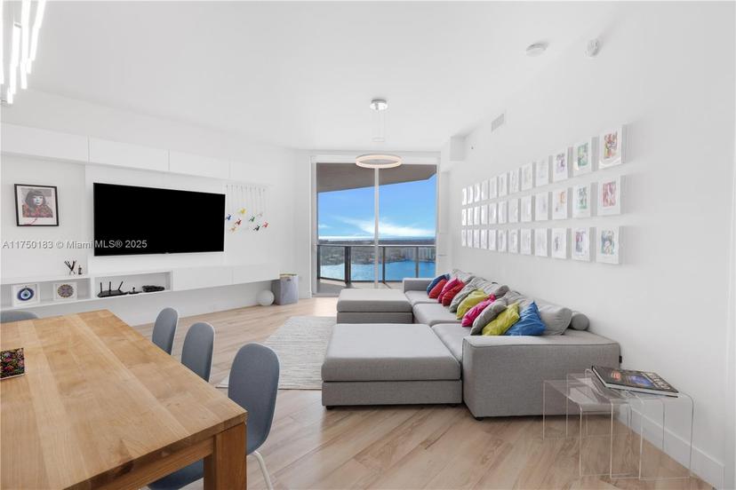 Picture of 17111 Biscayne Blvd, North Miami Beach FL 33160