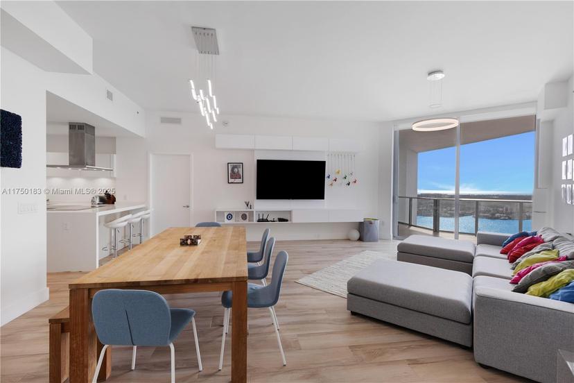Picture of 17111 Biscayne Blvd, North Miami Beach FL 33160