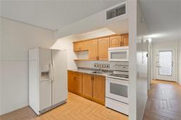 Picture of 1400 SW 124Th Ter # 106Q, Pembroke Pines, FL 33027