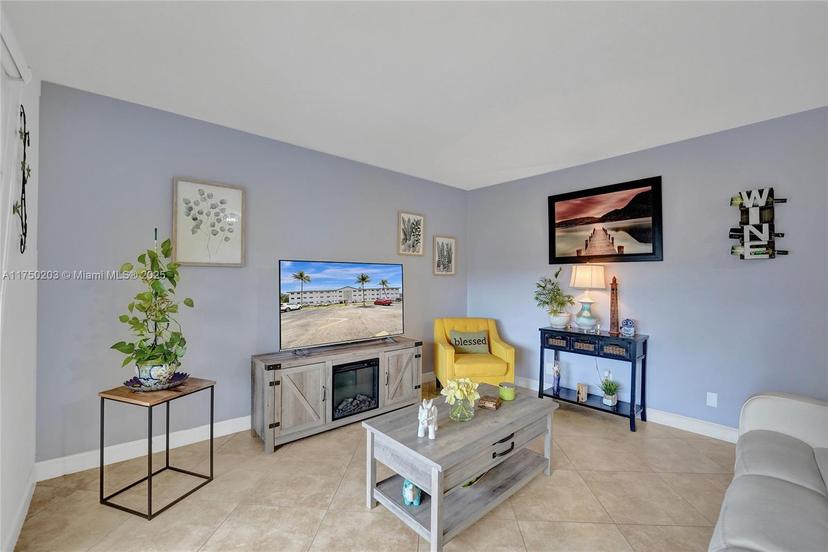 Picture of 5300 Washington St # I203, Hollywood FL 33021
