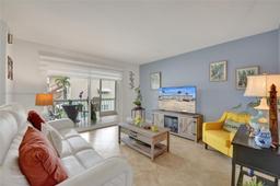 Picture of 5300 Washington St # I203, Hollywood, FL 33021