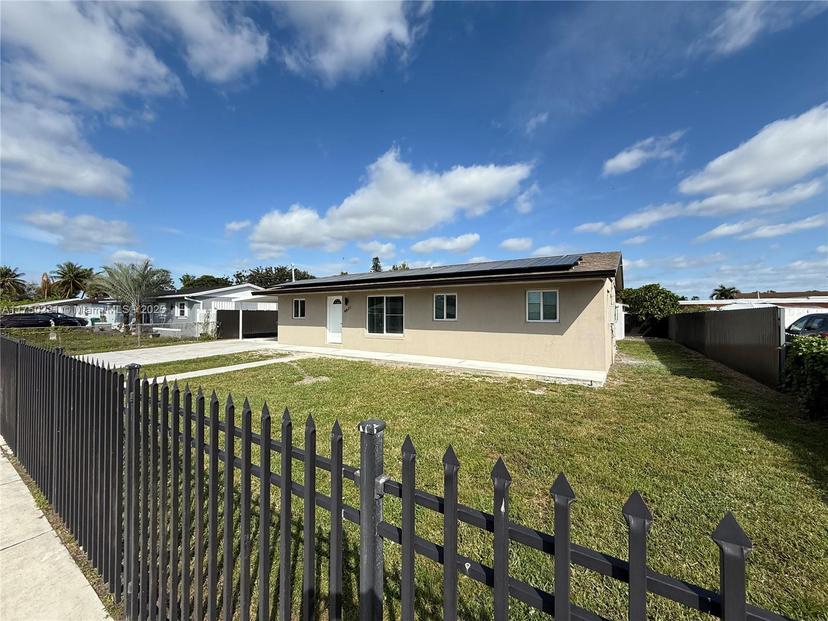Picture of 4821 NW 185Th Ter, Miami Gardens FL 33055
