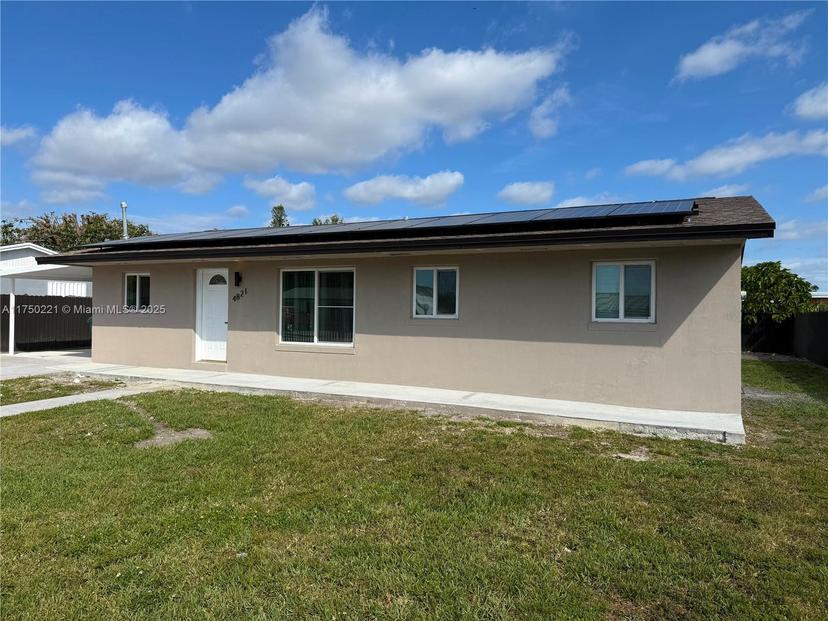 Picture of 4821 NW 185Th Ter, Miami Gardens FL 33055
