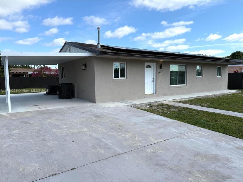 Picture of 4821 NW 185Th Ter, Miami Gardens FL 33055