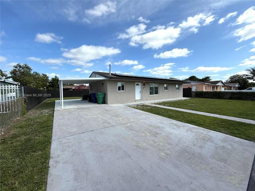Picture of 4821 NW 185Th Ter, Miami Gardens FL 33055