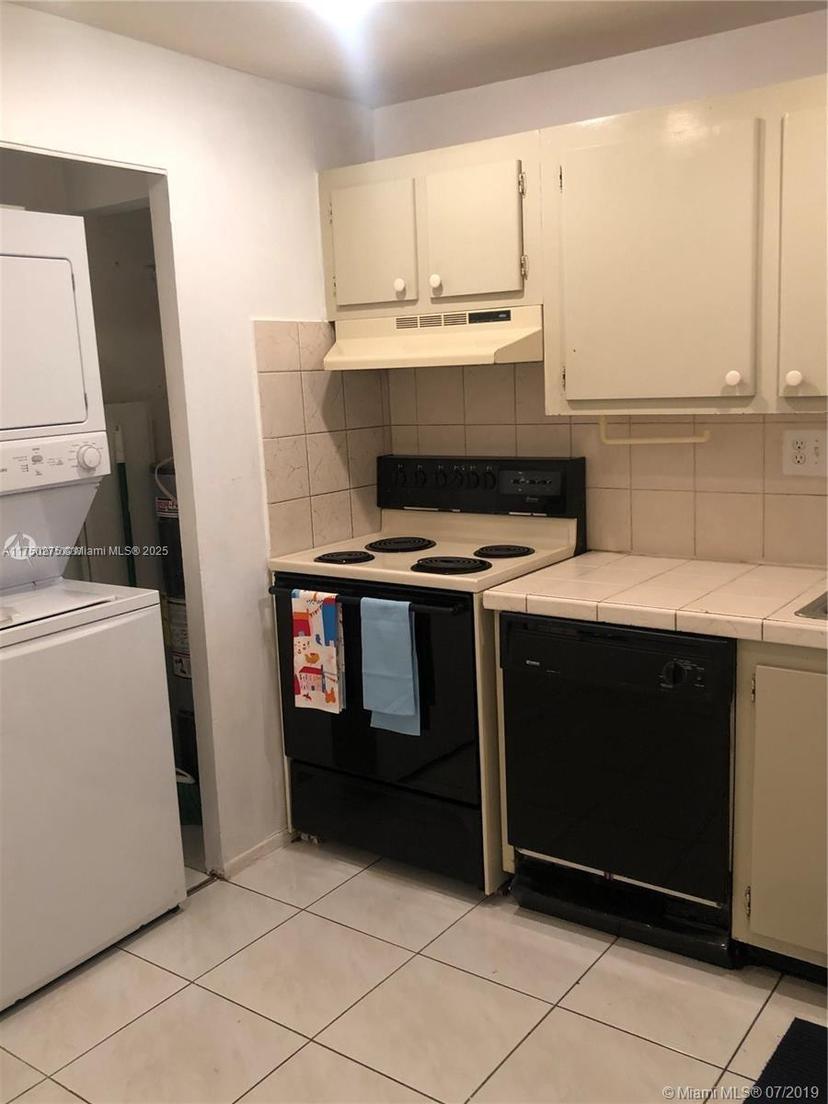 Picture of 7900 Fairview Dr # 106, Tamarac FL 33321