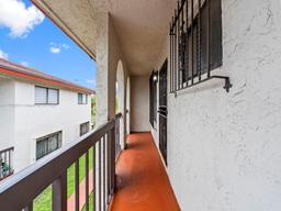Picture of 4365 W 12Th Ln # 7D, Hialeah, FL 33012