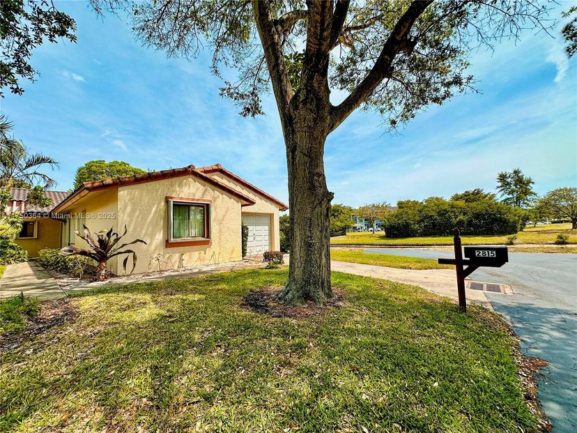 Picture of 2815 Blue Spruce Ct, Lake Worth FL 33462