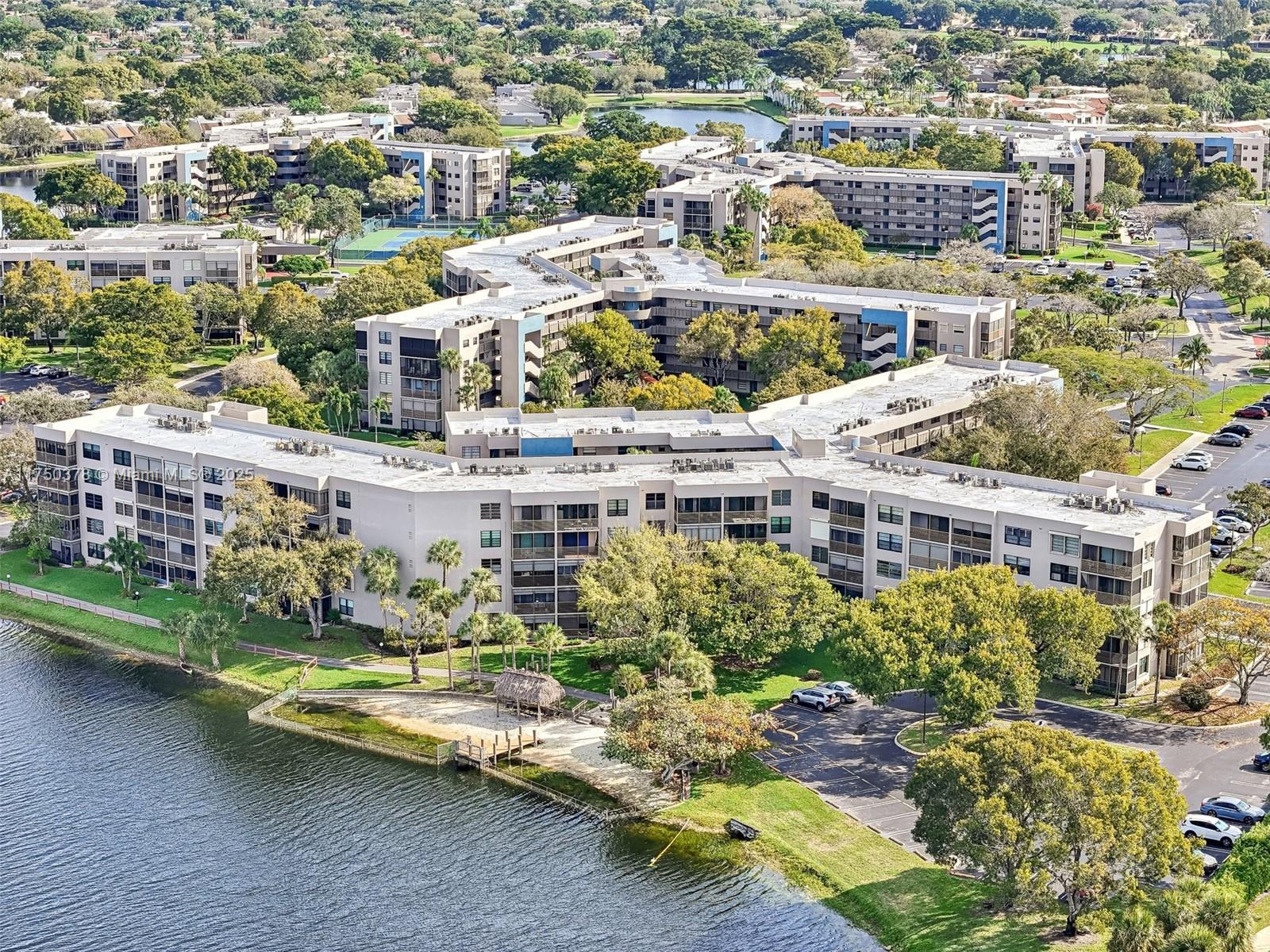 Picture of 900 Colony Point Cir # 408, Pembroke Pines, FL 33026