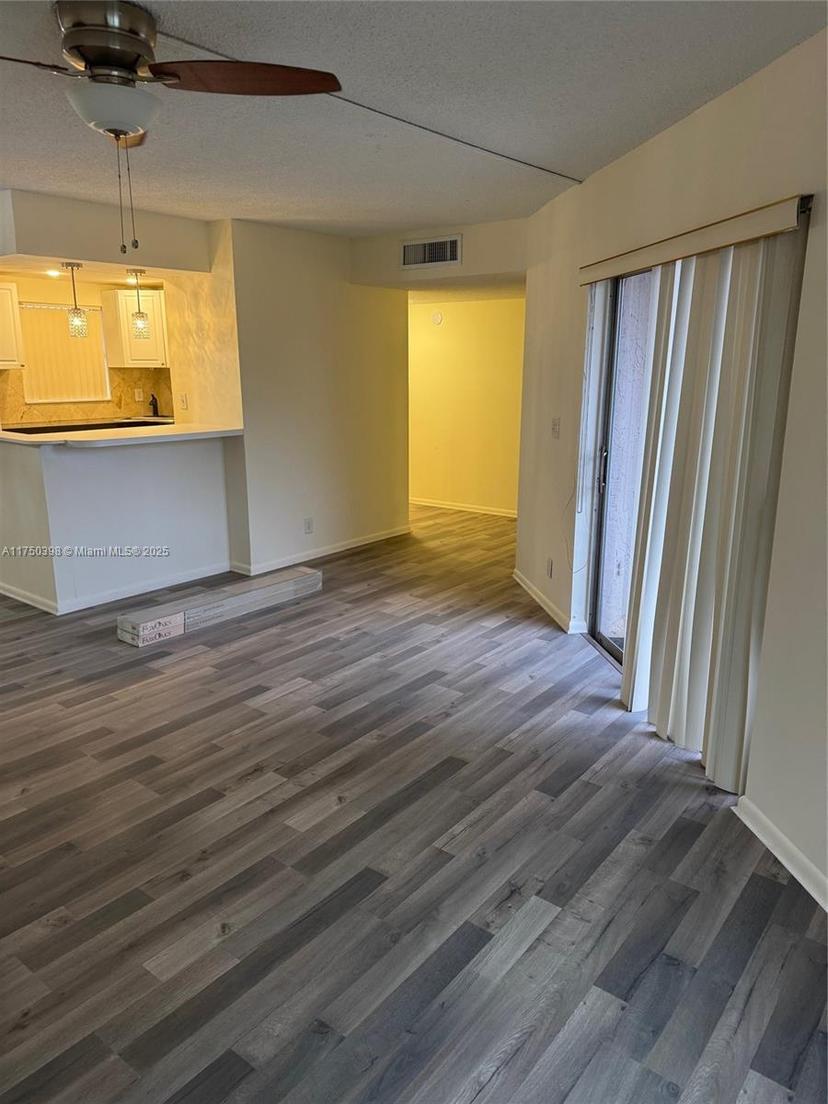 Picture of 3100 Riverside Dr # 305, Coral Springs FL 33065