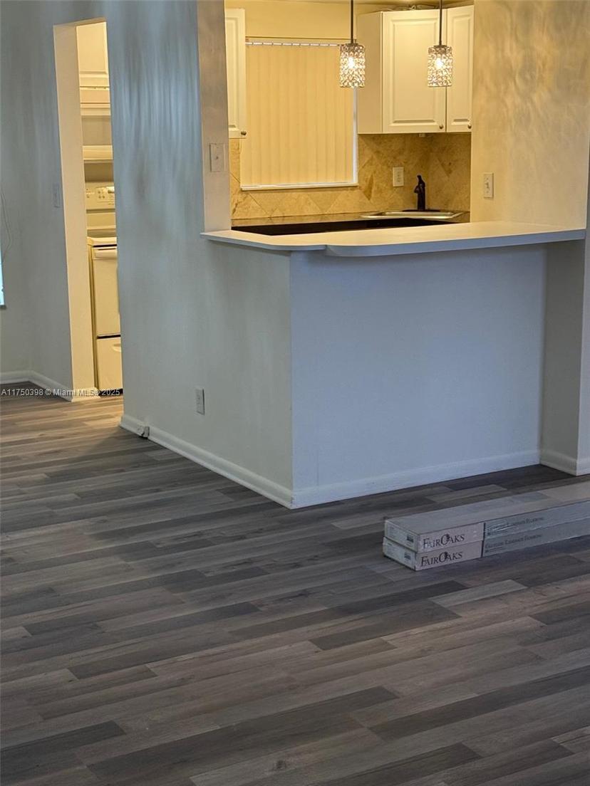 Picture of 3100 Riverside Dr # 305, Coral Springs FL 33065