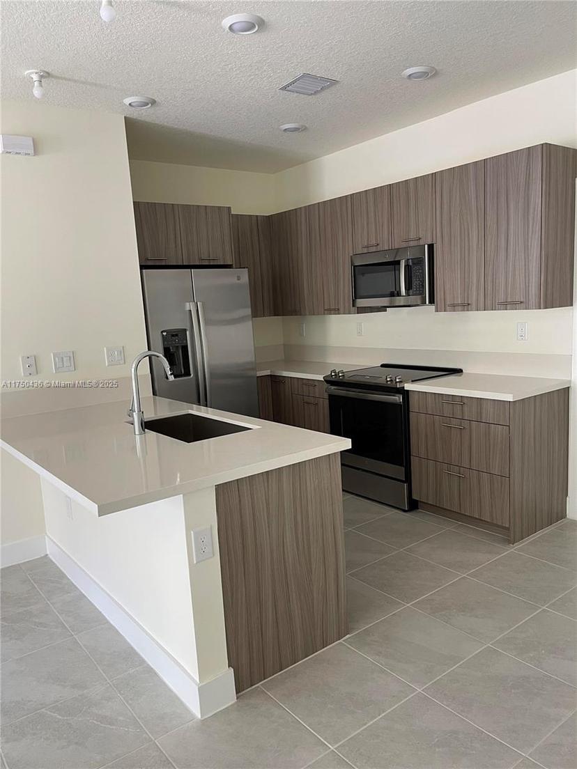 Picture of 4625 NW 83Rd Path # 4625, Doral FL 33166