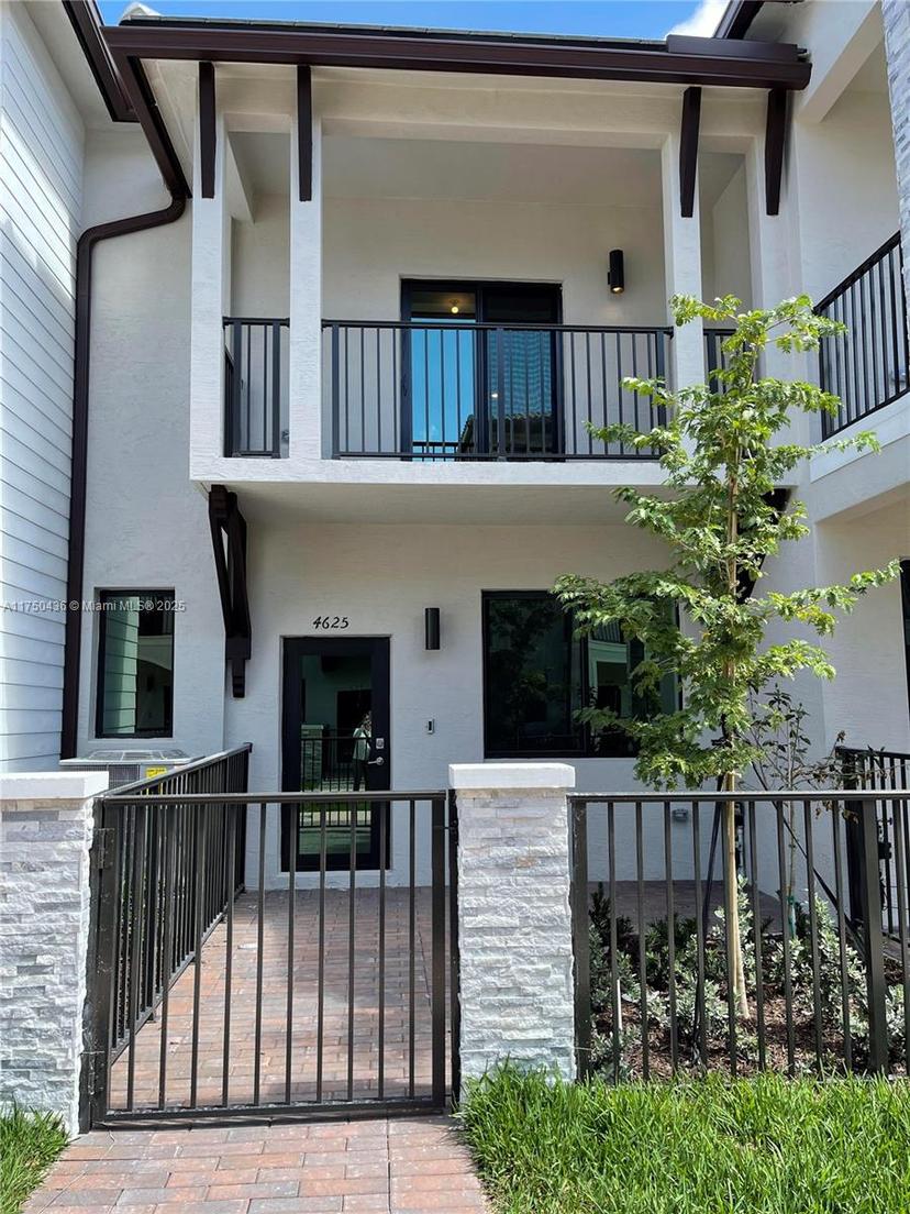 Picture of 4625 NW 83Rd Path # 4625, Doral FL 33166