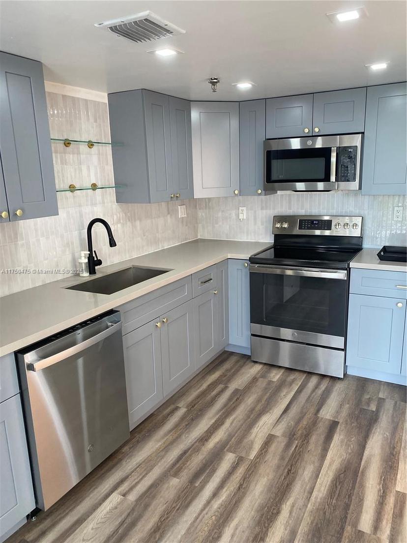Picture of 17890 W Dixie Hwy # 610, North Miami Beach FL 33160