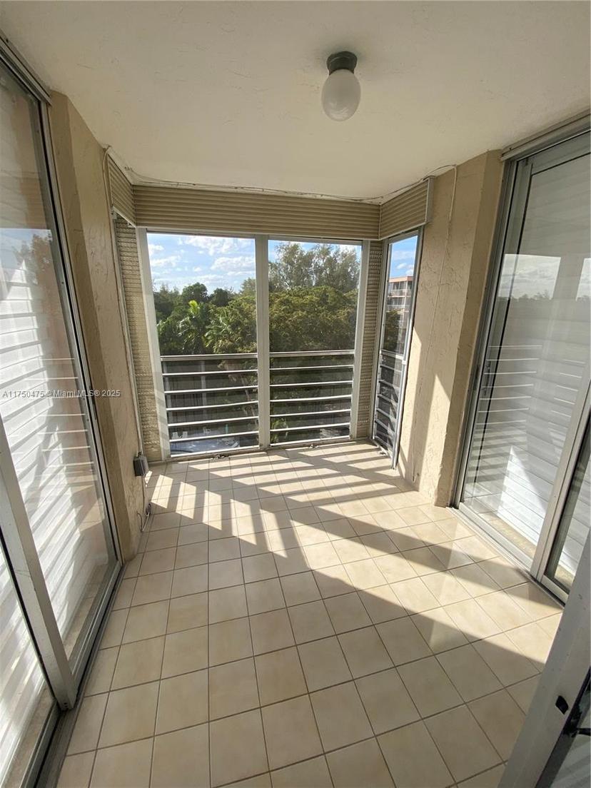 Picture of 17890 W Dixie Hwy # 610, North Miami Beach FL 33160