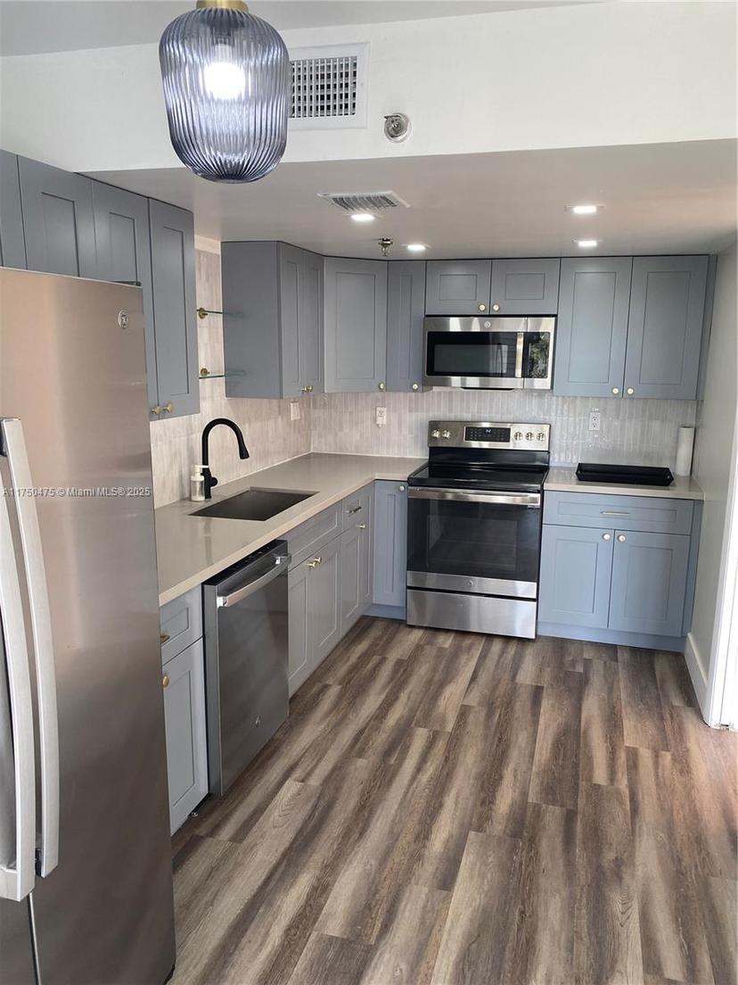 Picture of 17890 W Dixie Hwy # 610, North Miami Beach FL 33160