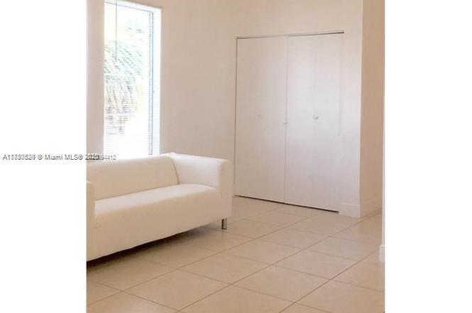 Picture of 842 Meridan # 3F, Miami Beach FL 33139