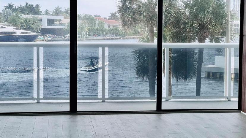Picture of 20515 E Country Club Dr # 245, Aventura FL 33180