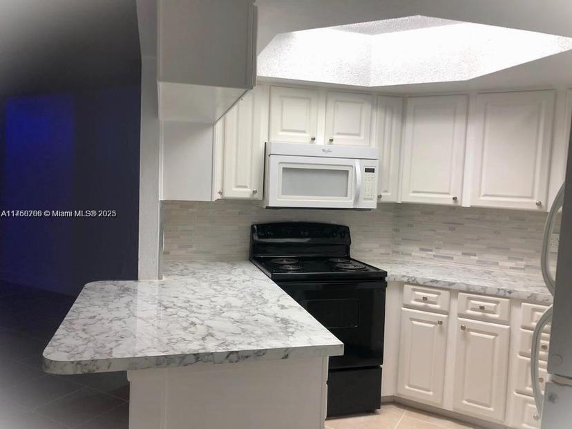 Picture of 8255 Lake Dr # 405, Doral FL 33166