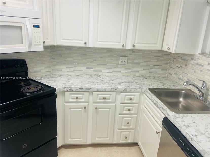 Picture of 8255 Lake Dr # 405, Doral FL 33166