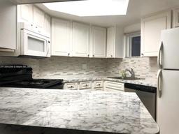 Picture of 8255 Lake Dr # 405, Doral, FL 33166