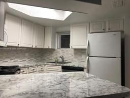 Picture of 8255 Lake Dr # 405, Doral, FL 33166